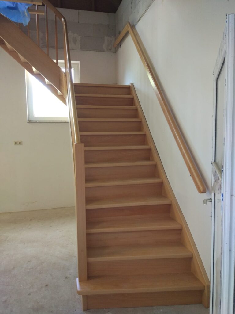 Massiv-holztreppen